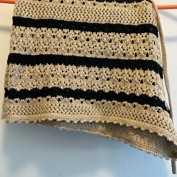 House of Harlow 1960 Black and Tan Crochet Sweater and matching shorts - Picture 2 of 3